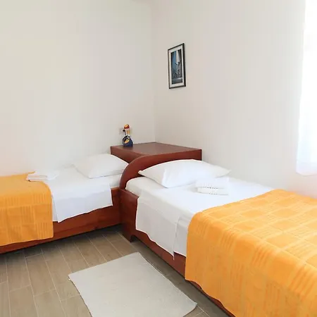Cres Sucic Apartments Exterior photo