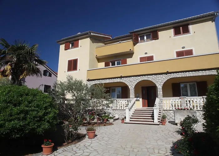 Cres Sucic Apartments